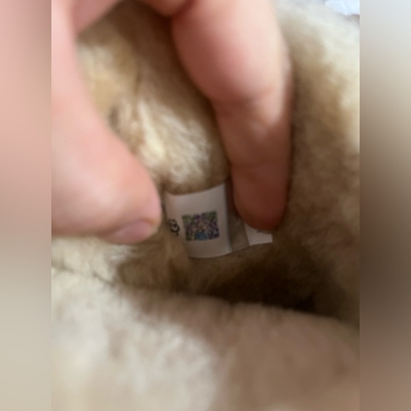 UGG women’s Classic Short II | Color: Chestnut | size 7 - Picture 4 of 5